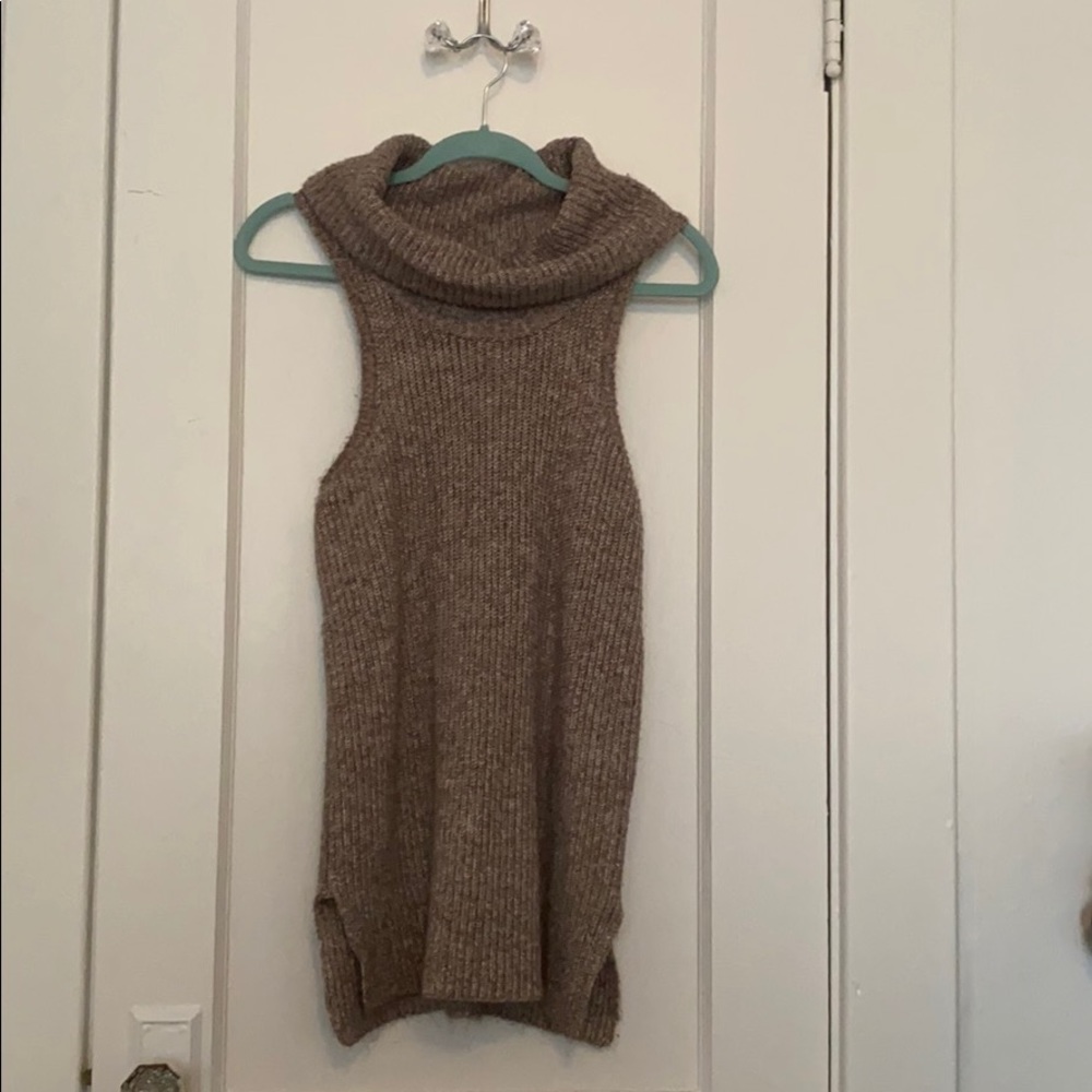 Sleeveless turtleneck sweater